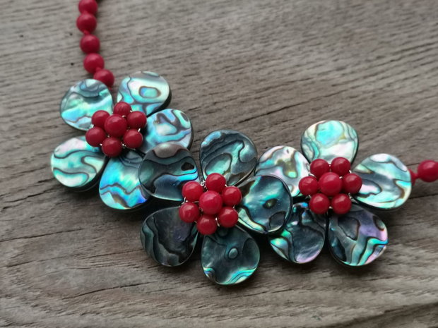Colier coral si scoica Paua