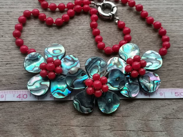 Colier coral si scoica Paua