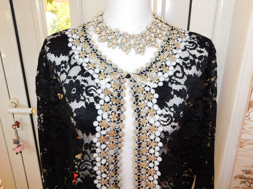 Blazer   elegat , dantela , pentru ocazii masura 52 , colierul  cadou