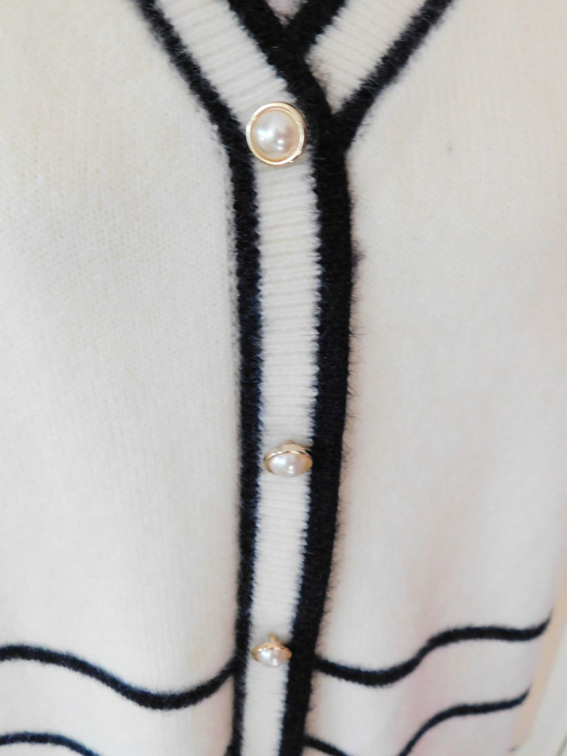 Cardigan nou ,  gros, lung,  moale ,  fin  masura 50, colier  perle  cadou