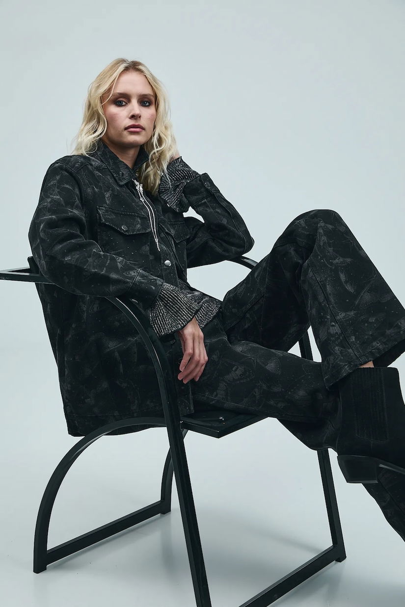 Medicine camasa jeans culoarea negru, cu guler clasic, relaxed