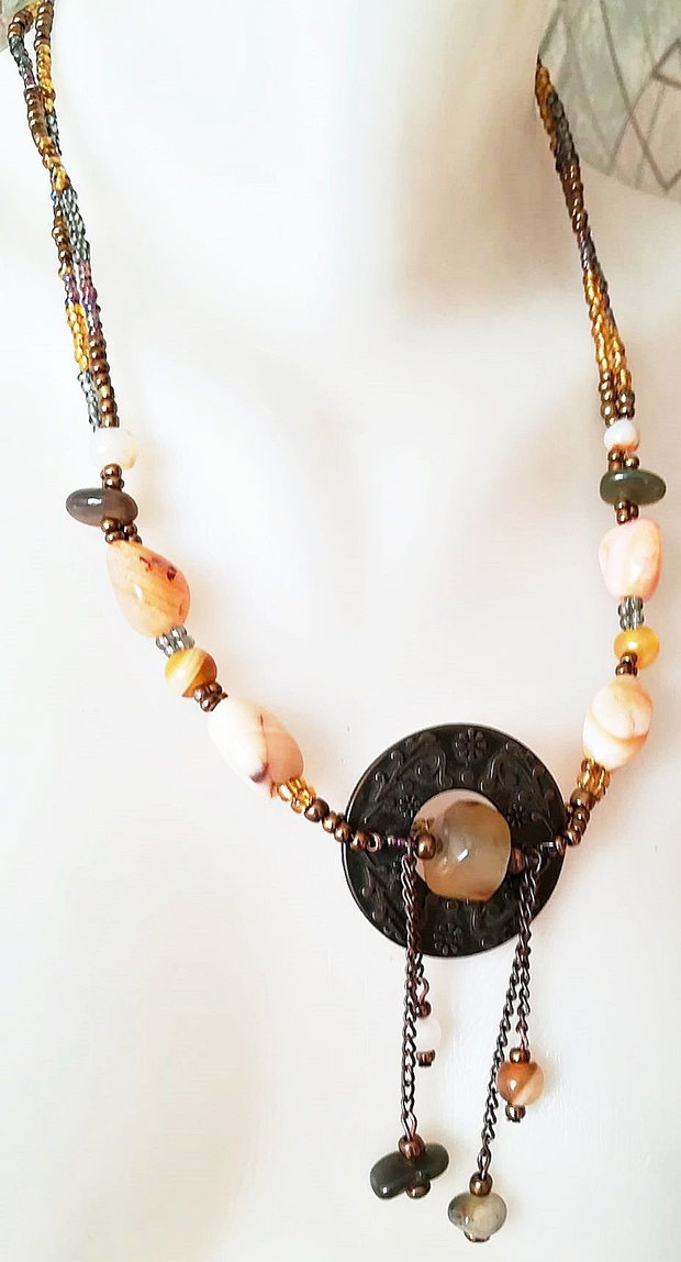 colier cu agate in nuante vegetale de toamna