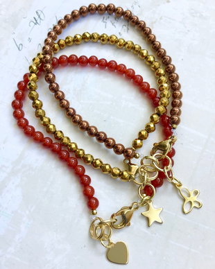 Set Bratari carneol, hematite & accesorii aurii