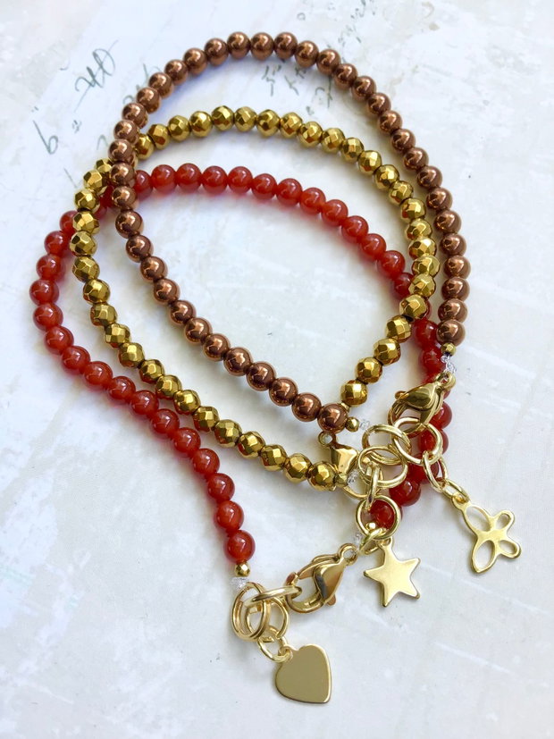 Set Bratari carneol, hematite & accesorii aurii