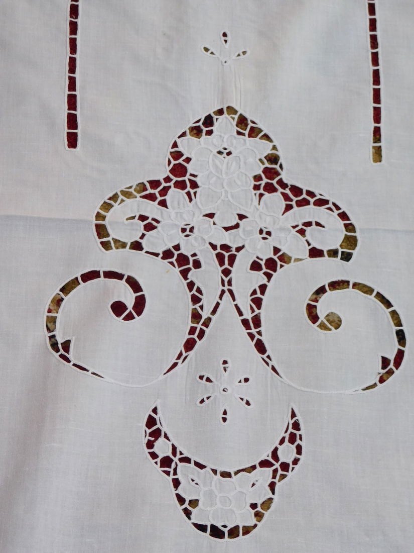 2  draperii  vintage  broderie sparta, albe, elegante , neutilizate