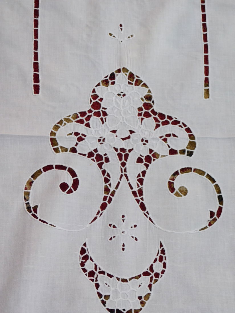 2  draperii  vintage  broderie sparta, albe, elegante , neutilizate