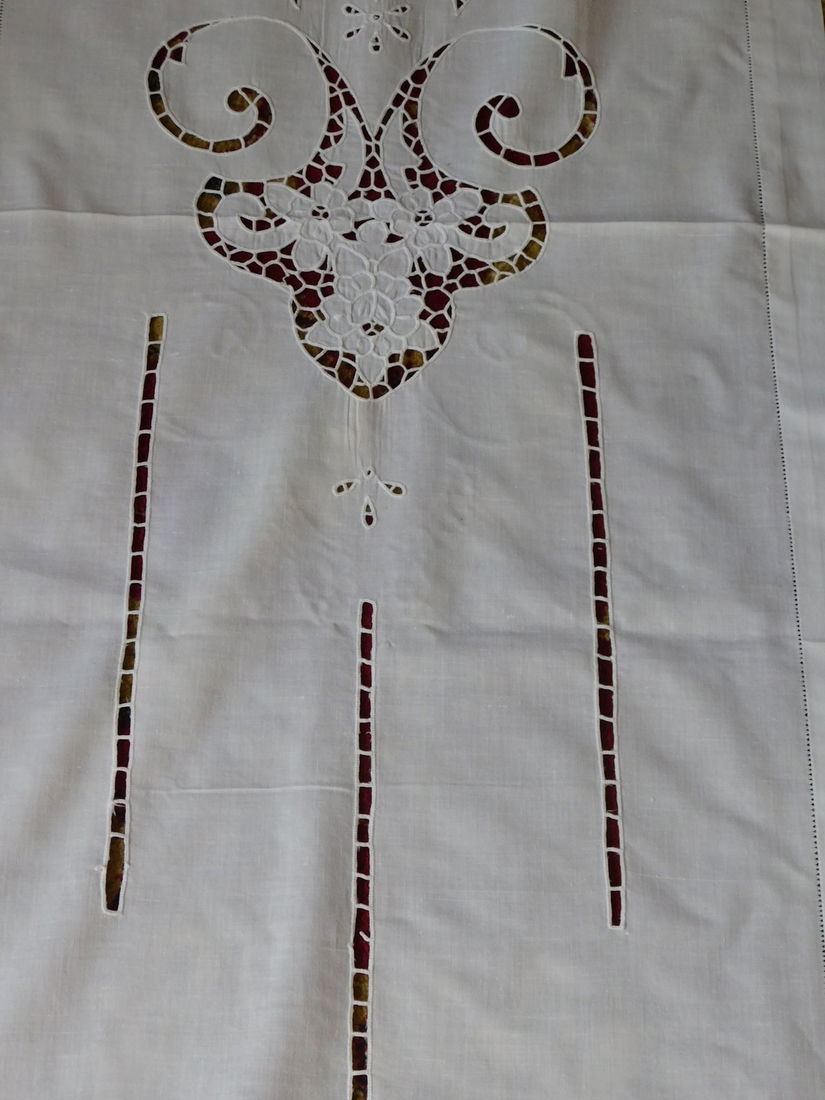 2  draperii  vintage  broderie sparta, albe, elegante , neutilizate