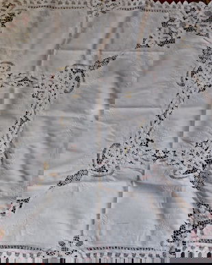 Fata de masa vintage  ,foarte  elaborata ,  panglici, broderie sparta ,  lucru manual  in totalitate