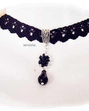 chocker cu orhidee neagra