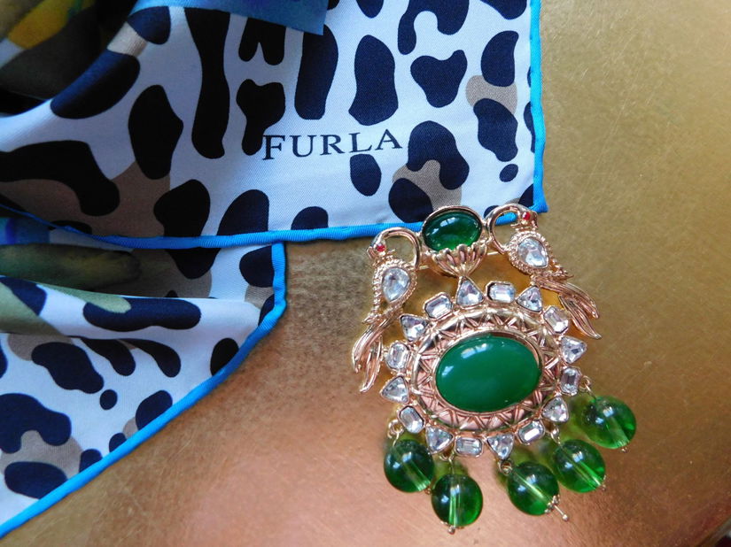 FURLA, esarfa noua, originala,  matase naturala  , brosa noua cadou