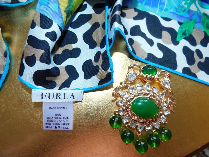 FURLA, esarfa noua, originala,  matase naturala  , brosa noua cadou