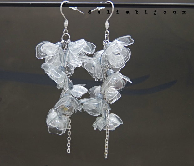 Cercei handmade unicat Flori delicate din plastic reciclat și inox (cod1306)