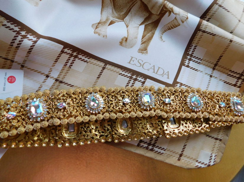 ESCADA, esarfa originala,  noua , matase naturala , cadou curea Zara  noua
