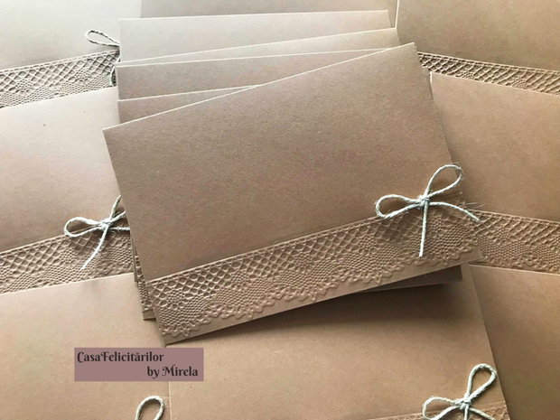 Plicuri kraft cu bordură embosată