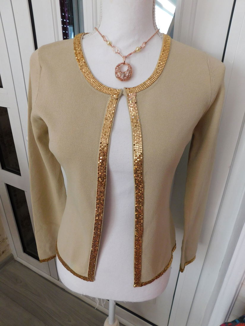 Cardigan bord a  bord ,  masura 36 -  38, elegant ,  colier nou Italia cadou