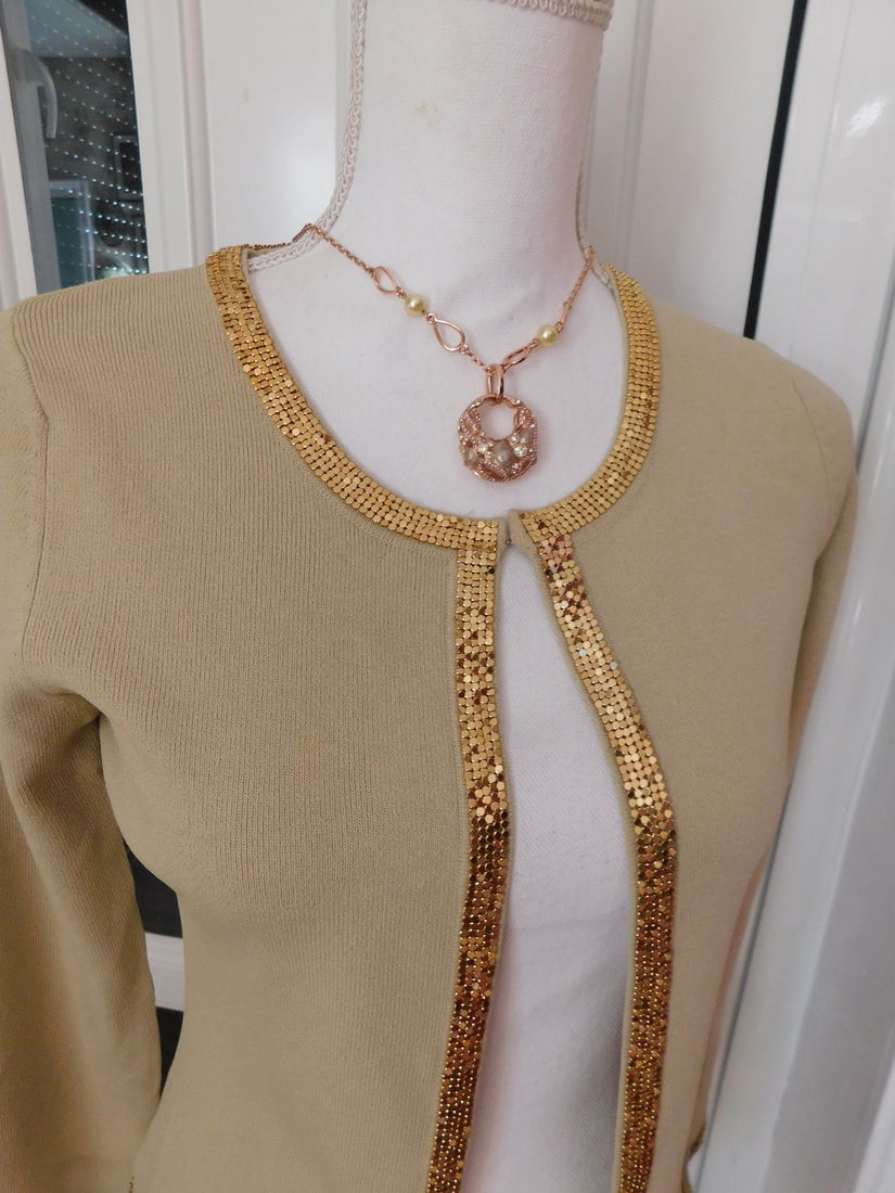 Cardigan bord a  bord ,  masura 36 -  38, elegant ,  colier nou Italia cadou