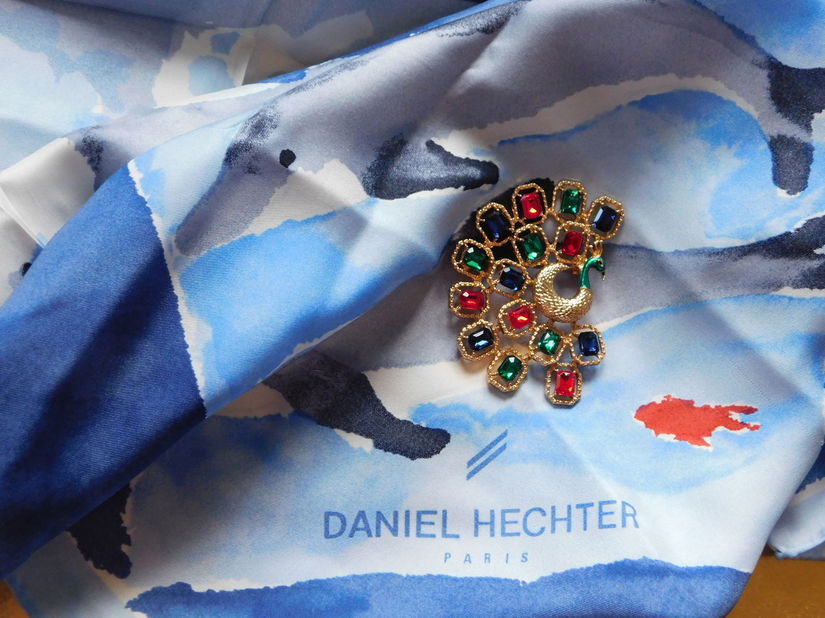 DANIEL HECHTER PARIS, esarfa noua  matase naturala  teme marine , superba , brosa noua cadou