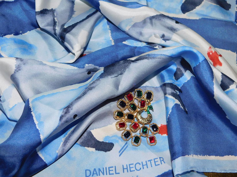 DANIEL HECHTER PARIS, esarfa noua  matase naturala  teme marine , superba , brosa noua cadou