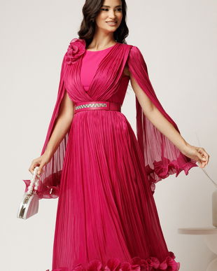 Rochie midi fucsia din voal satinat in clos cu floare la bust si curea din strasuri in talie