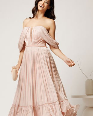 Rochie midi roz in clos din voal satinat cu aplicatii cazute pe umeri