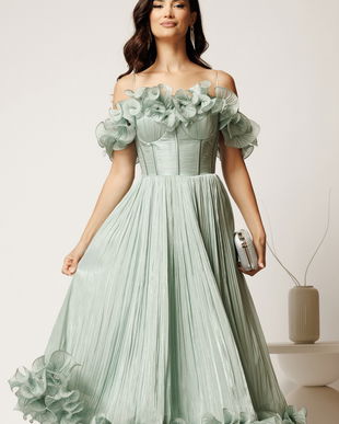 Rochie midi verde mint in clos din voal satinat cu volanase la bust si la baza