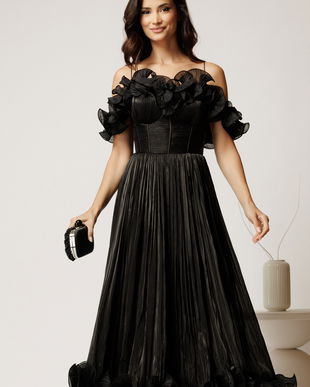 Rochie midi neagra in clos din voal satinat cu volanase la bust si la baza