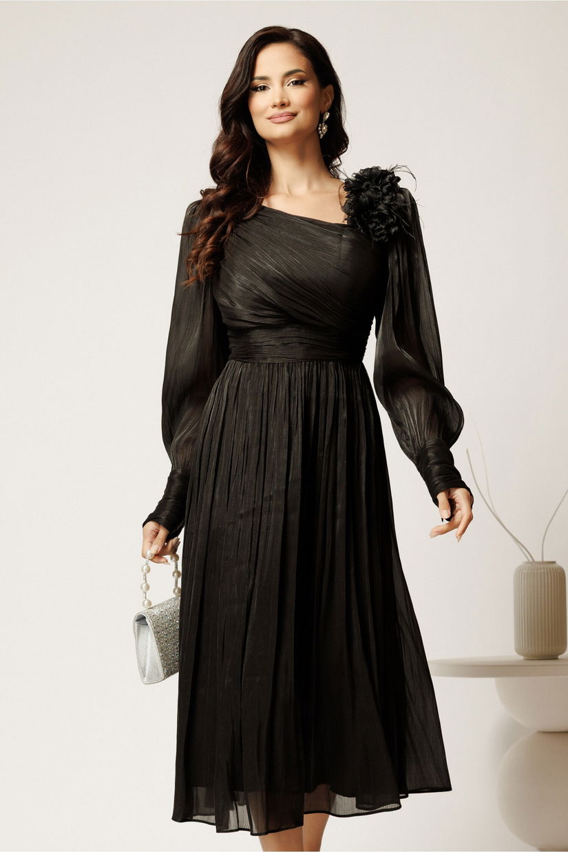 Rochie midi neagra din voal satinat in clos cu floare pe umar