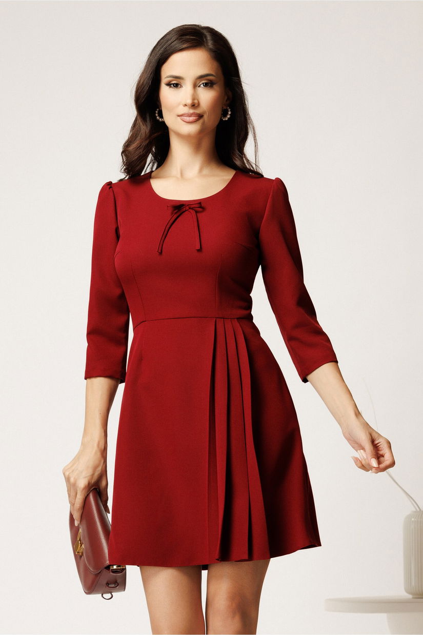 Rochie scurta bordo din stofa cu fundita pe bust si pliuri pe fusta