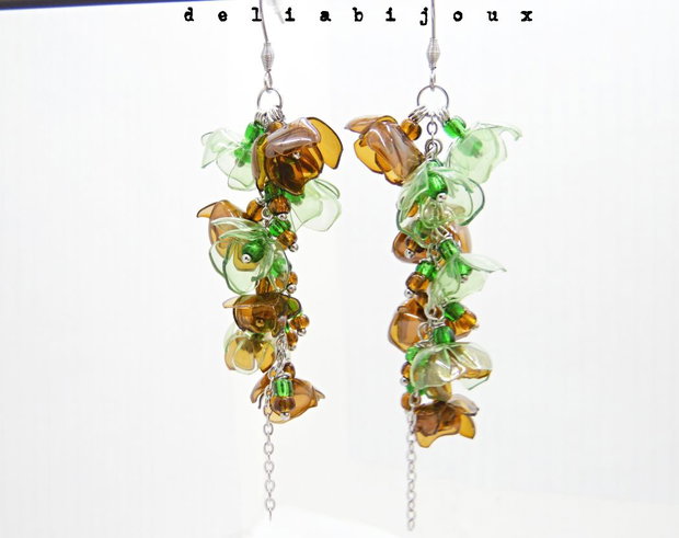 Cercei statement unicat flori verzi-maro  handmade din plastic reciclat & inox (cod1307)