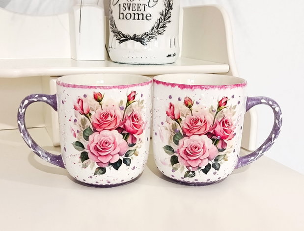 Cana decorata cu trandafiri roz