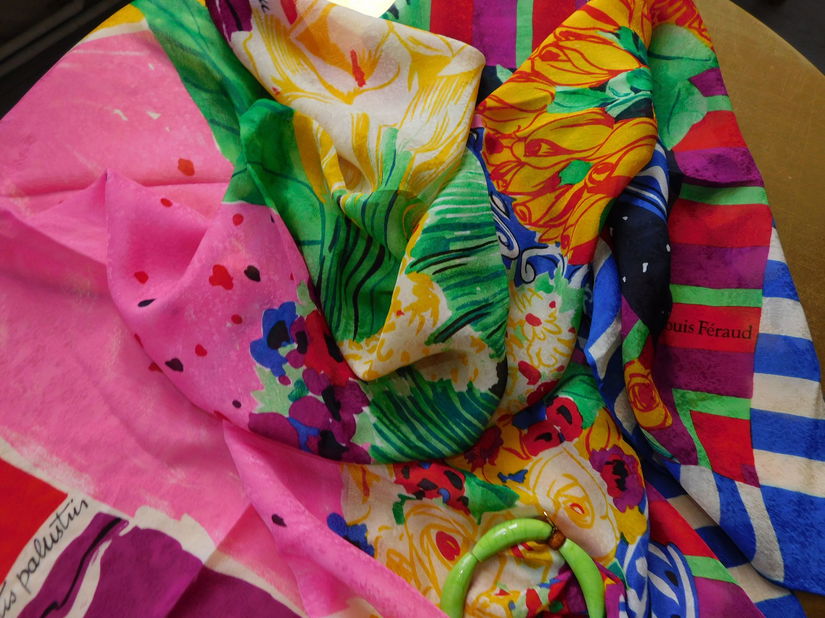 Louis Feraud - esarfa matase naturala   vintage ,  colorit superb , cadou  bratara noua  originala Murano