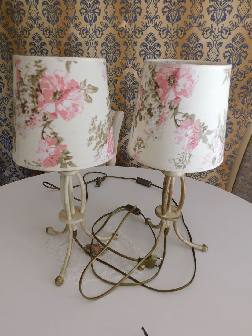 2  veioze  deosebite , vintage , neutilizate , elegante .