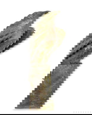 Vultur-statueta din bronz cu un soclu dreptungiular