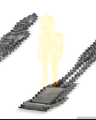 Scafandru-statueta din bronz cu un soclu din marmura