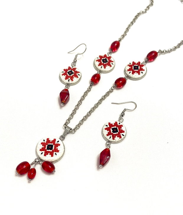 Set bijuterii cu broderie manuala