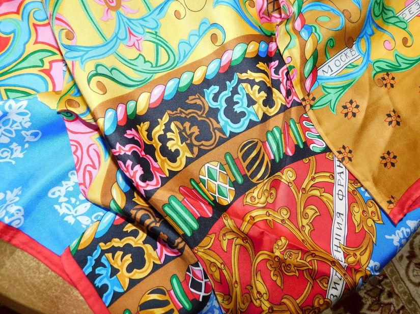LOUIS FERAUD , designer ,esarfa vintage matase naturala  , colier   nou cadou