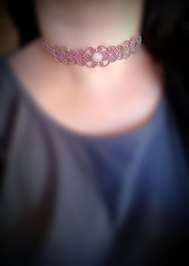 Colier choker micromacrame cu cristal natural