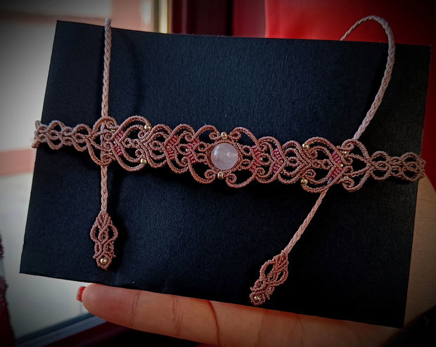 Colier choker micromacrame cu cristal natural