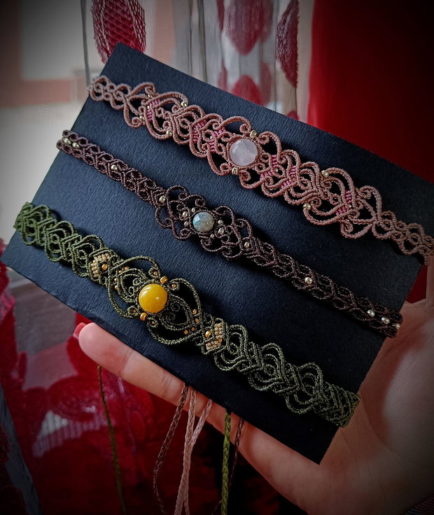 Colier choker micromacrame cu cristal natural