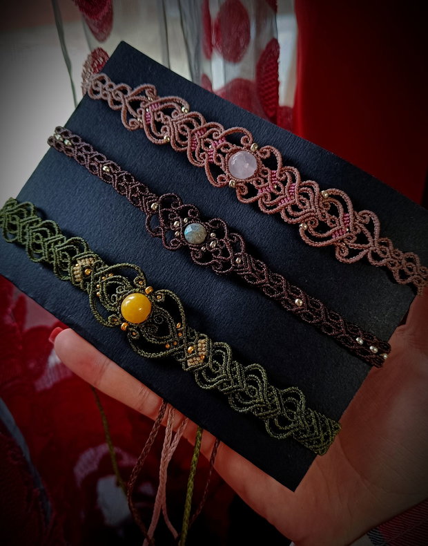 Colier choker micromacrame cu cristal natural