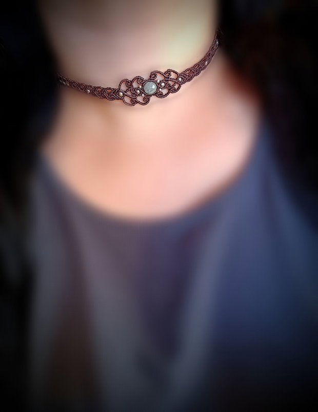 Colier choker micromacrame cu cristal natural