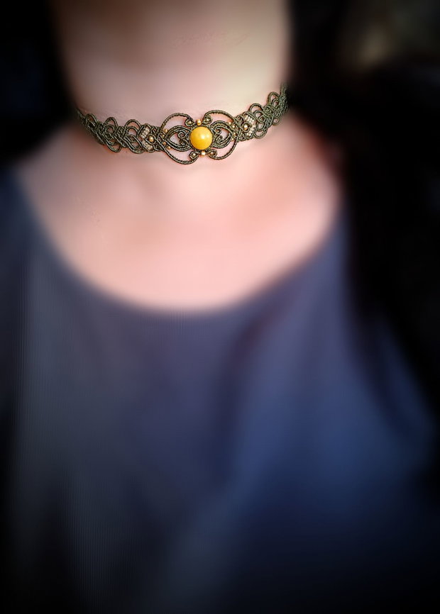 Colier choker micromacrame cu cristal natural