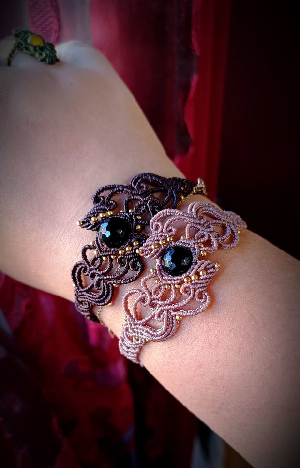 Brățară frunze micromacrame onix