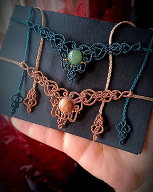 Colier delicat micromacrame cu piatra naturala