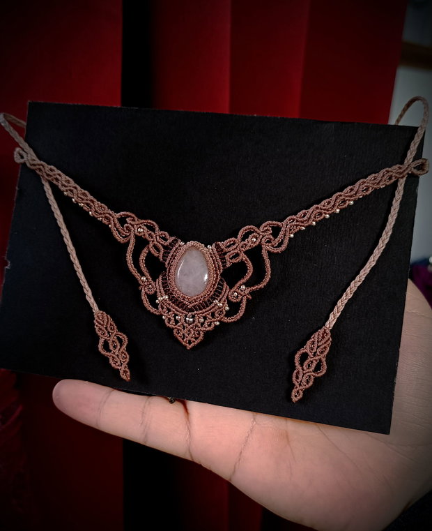 Colier delicat micromacrame cu cuart roz