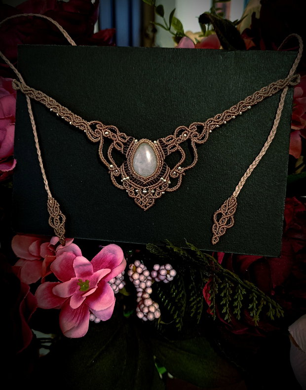 Colier delicat micromacrame cu cuart roz
