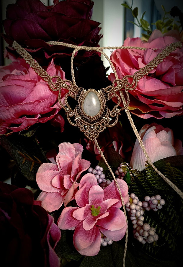 Colier delicat micromacrame cu cuart roz
