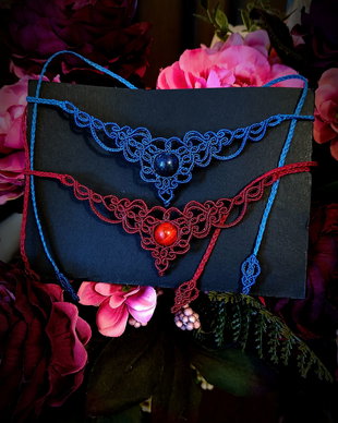 Colier choker delicat micromacrame cu cristal natural