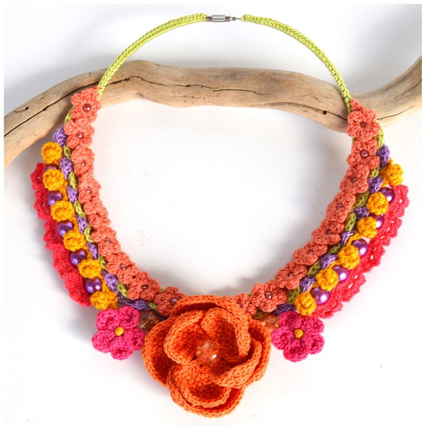 Colier crosetat floral