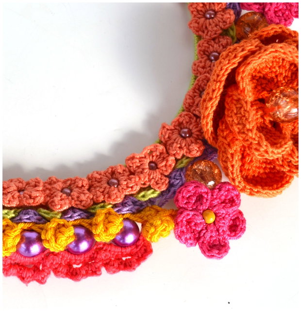 Colier crosetat floral